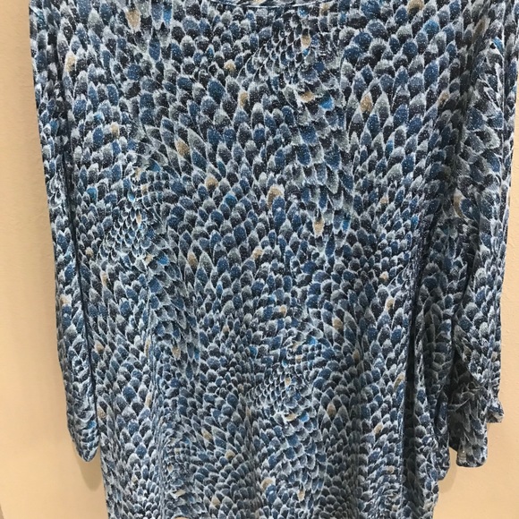 3/$35 Avenue Lightweight sweater - Picture 3 of 5